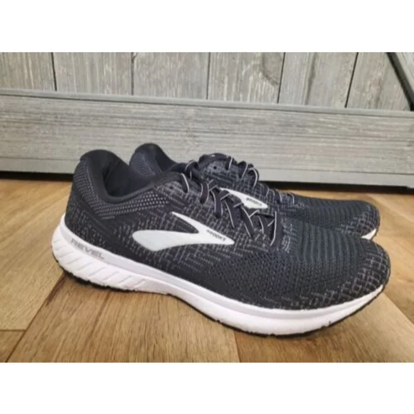 Brooks | Shoes | Brooks Revel 3 Running Sneaker Black White  display picture 2